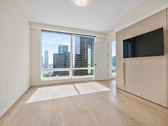 5th image of 877 S Francisco St #2109