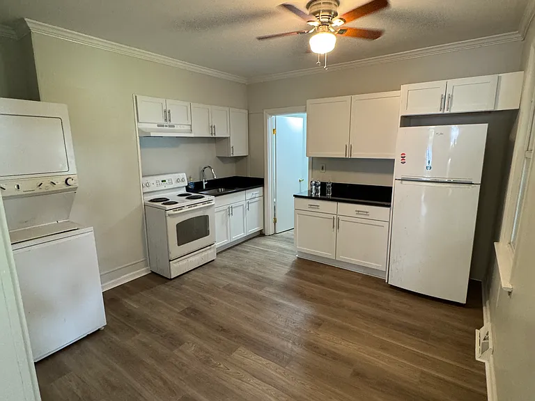195-197 Elizabeth St #4 — Photo 1