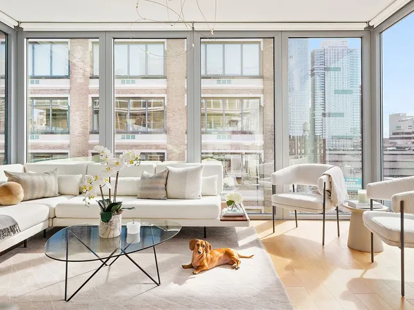547 W 47th St #1008, New York, NY 10036