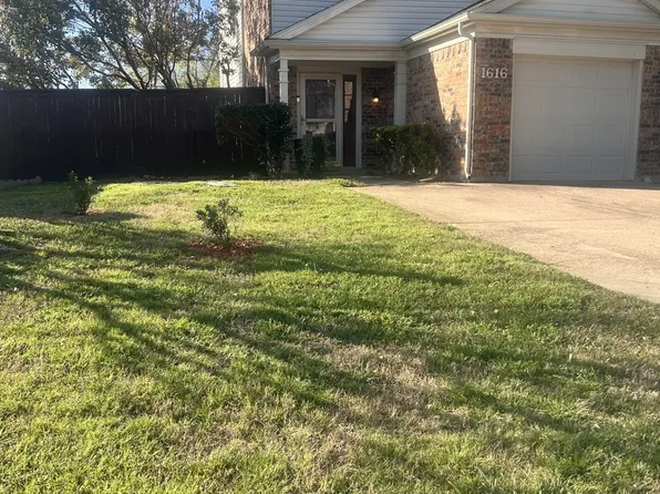 1616 Creek Bank Ln, Arlington, TX 76014