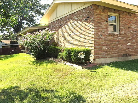 5th image of 2504 W 42nd Ave