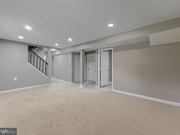 4th image of 1016 Hill Rd