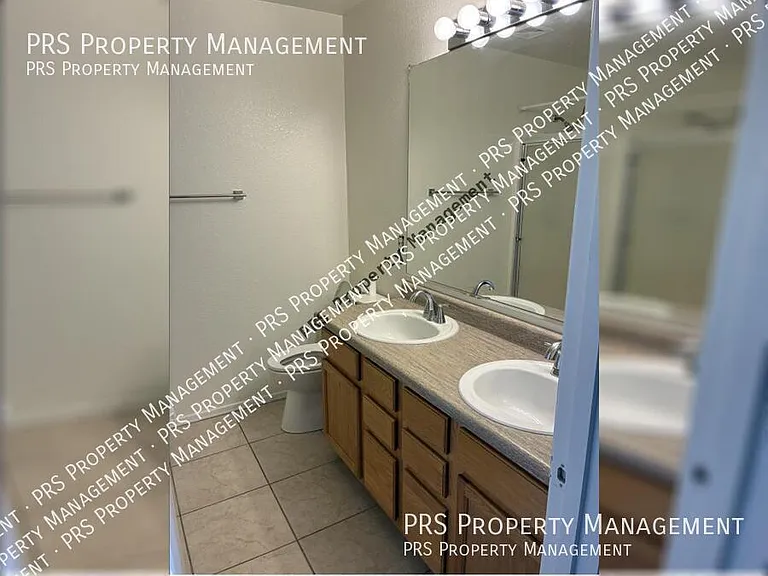 1042 S Clancy Cir — Photo 8