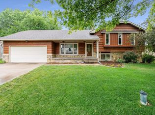 1224 N Briarwood Rd, Derby, KS 67037
