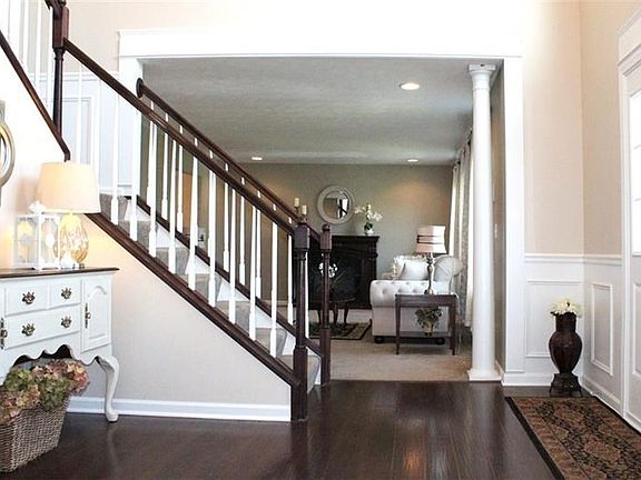 Elegant and generous entry