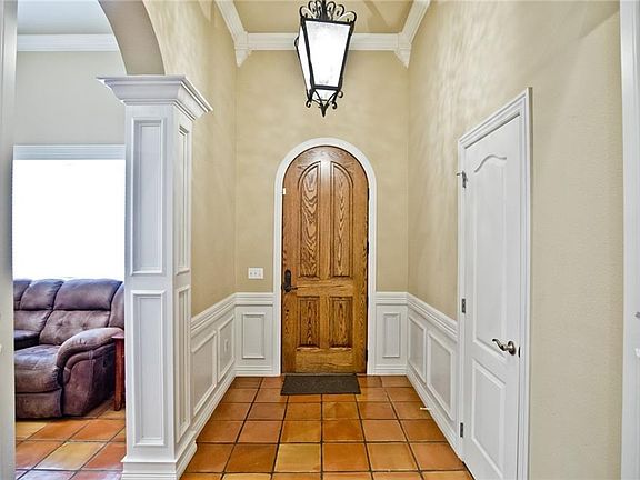3rd image of 4807 N Stonewall Xing