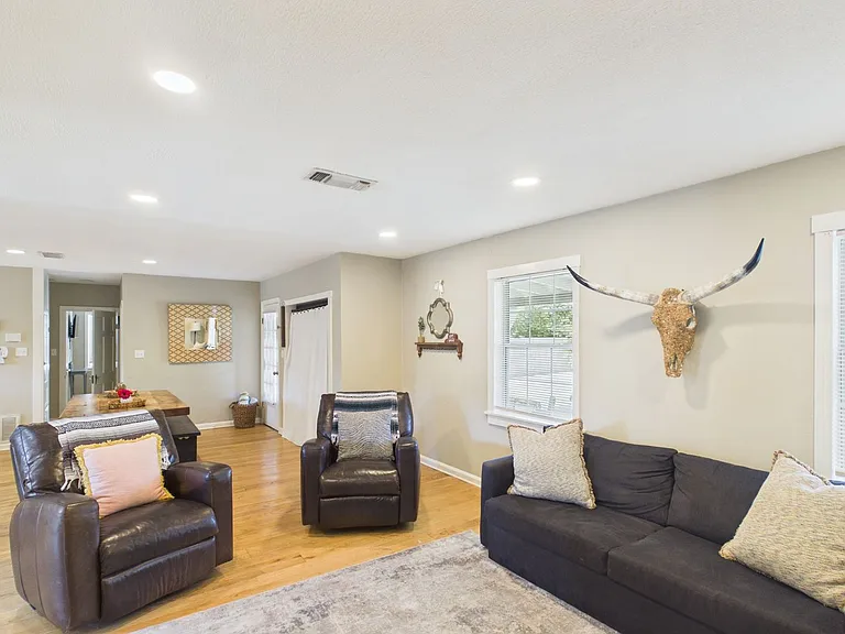 510 S Olive St — Photo 13
