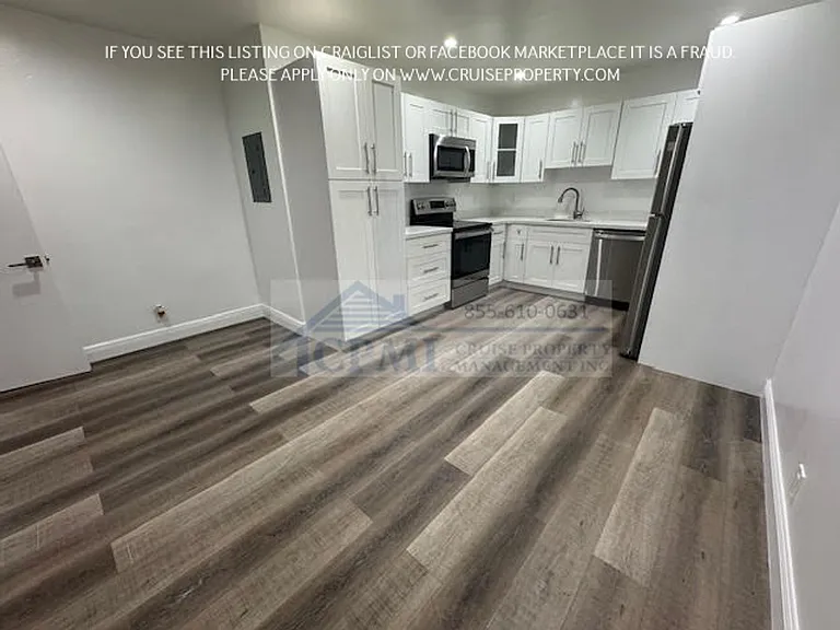 9 SW 10th St — Photo 17