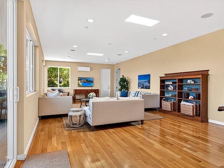 4302 Ocean View Dr — Photo 16