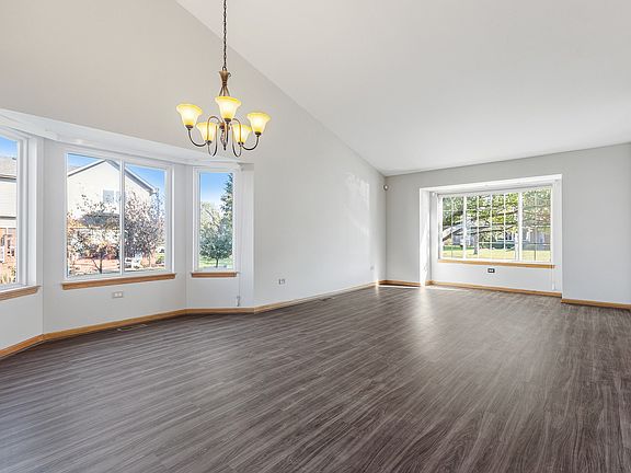 2nd image of 2253 Foxwood Dr