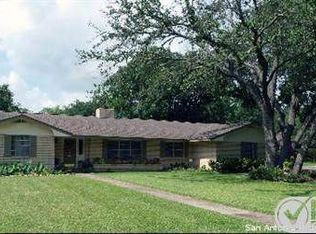 909 28th St, Hondo, TX 78861