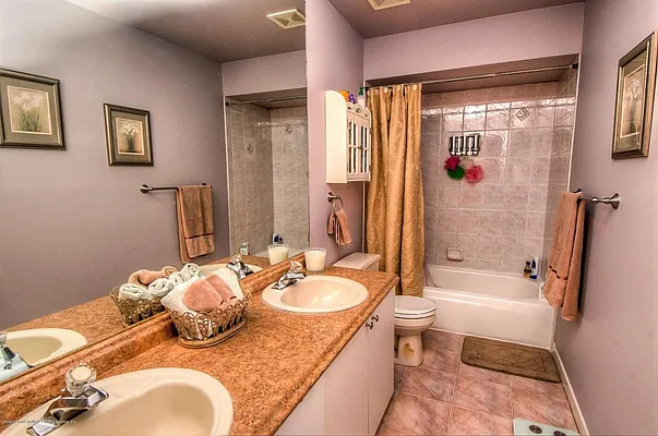 Sold by REMAX Elite | media 13