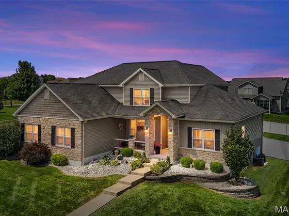 1219 Castle Green Dr, Waterloo, IL 62298