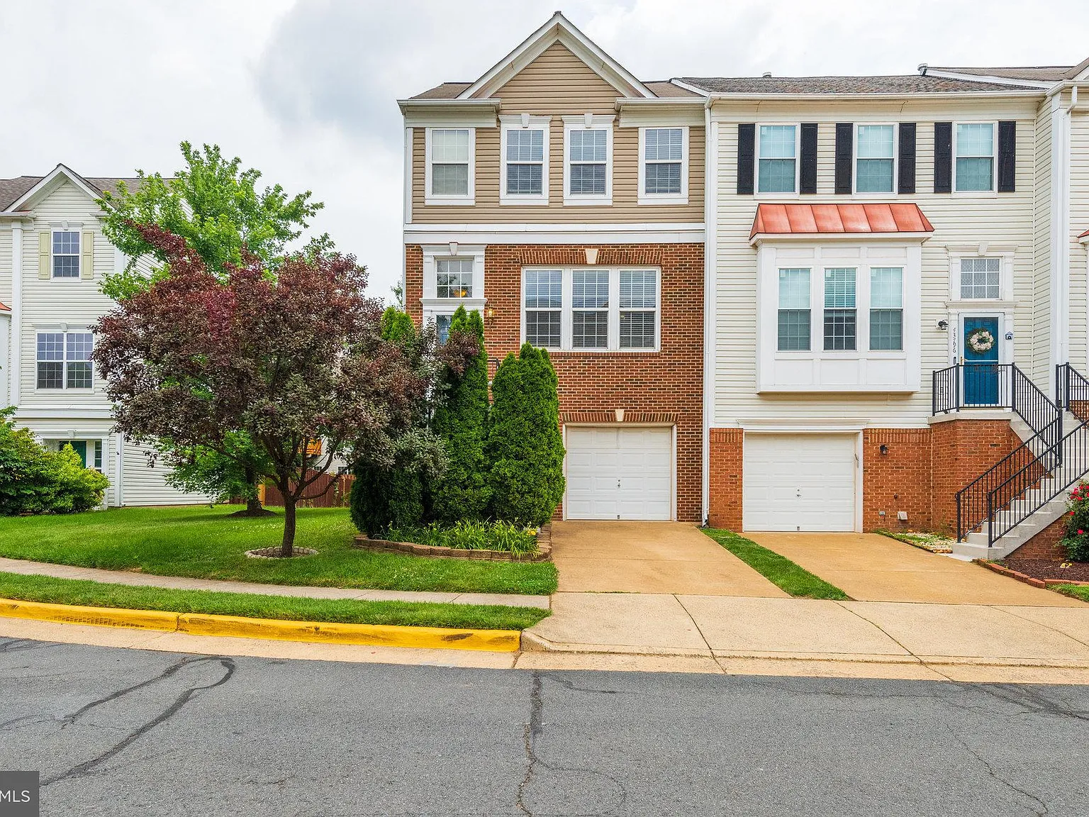3 bed, 4.0 bath, 2161 sqft, $3,000 — Photo 3
