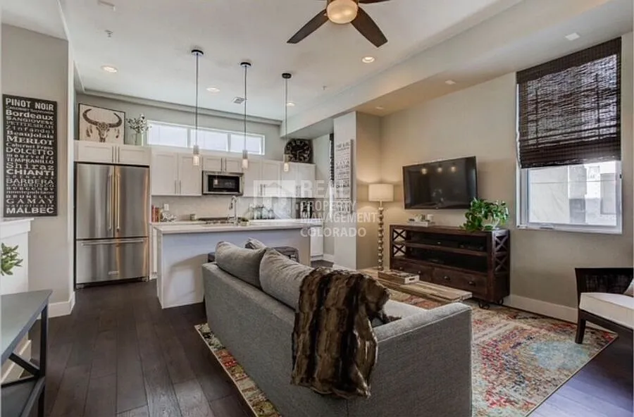 Gorgeous 2 bedroom, 1.5 bathroom townhome in Denver — Photo 4