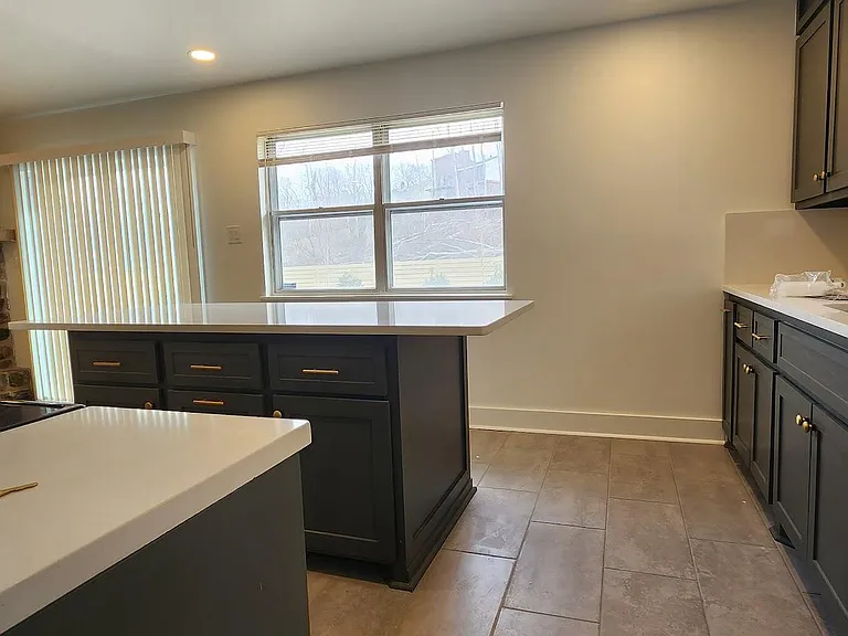 1113 N Shackleford Rd — Photo 3