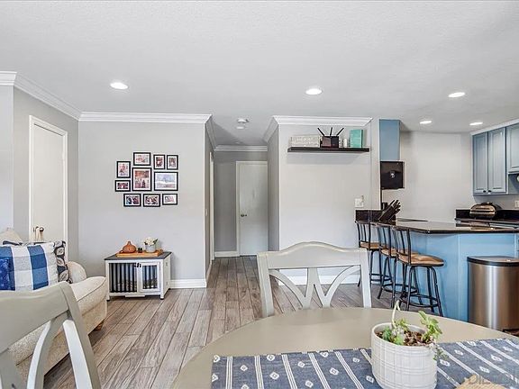 4th image of 390 N 1st St N #15