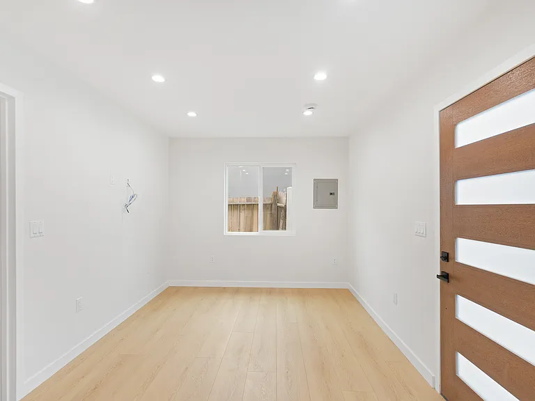 22609 1/2 Mariano St — Photo 7