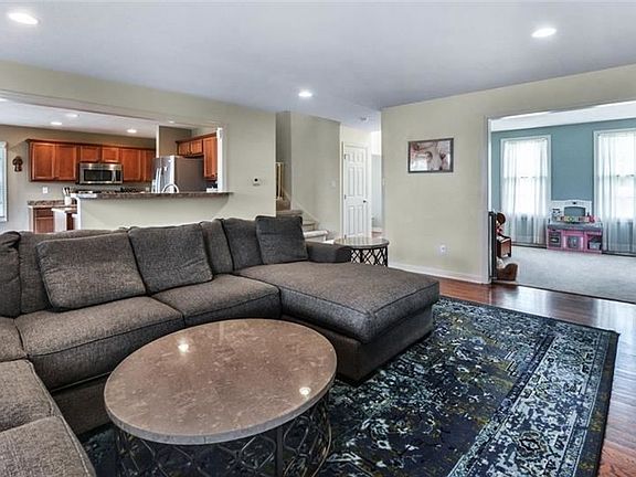 5th image of 266 Strawberry Cir