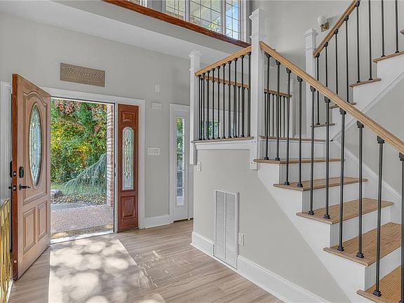 5th image of 4 Renee Ct