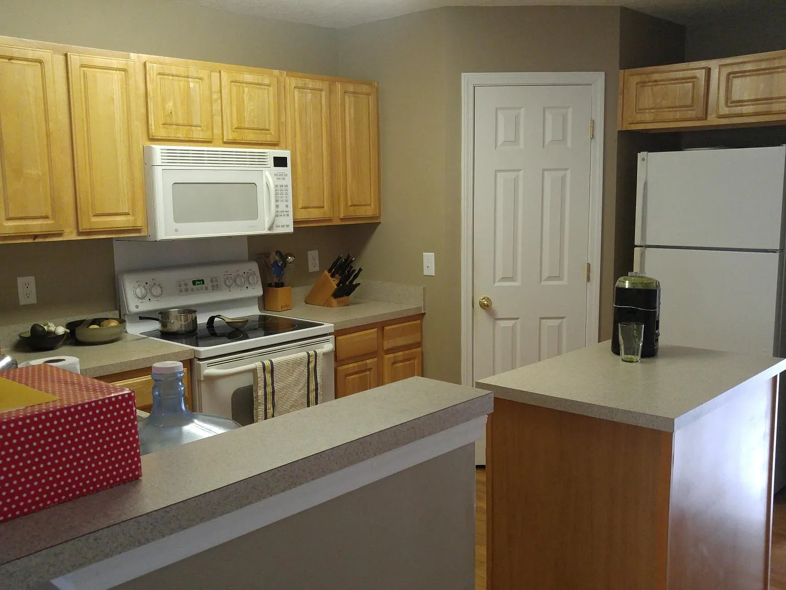 2 bed, 2.5 bath, 1216 sqft, $1,650 — Photo 2