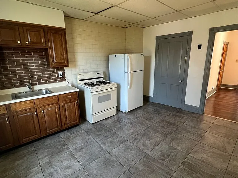 1690 Newport Ave — Photo 7