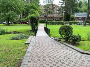 11 Sunnybrook Rd APT 2A, Bronxville, NY 10708