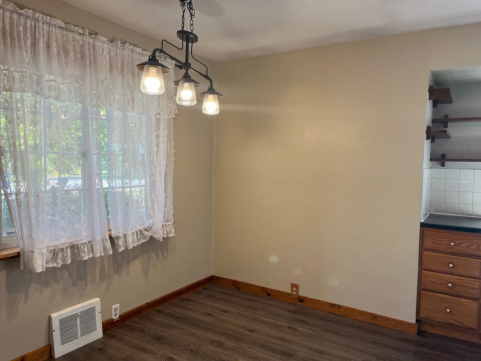 3 bed, 1309 sqft, $1,600 — Photo 4
