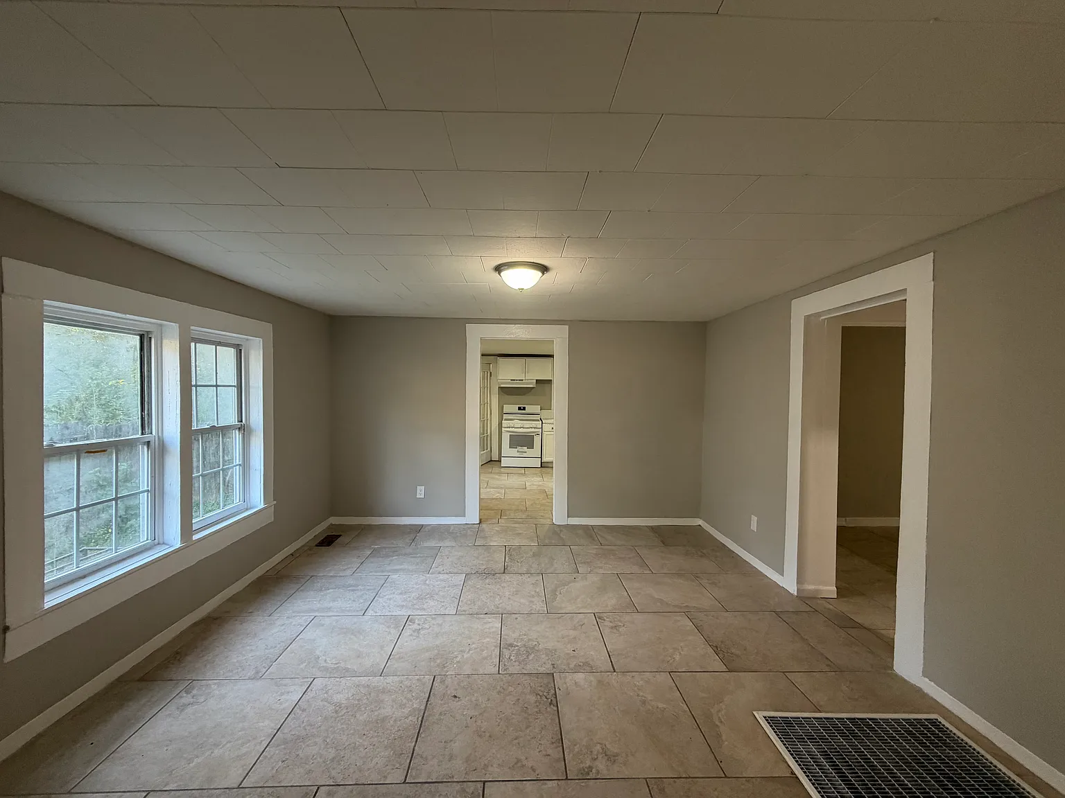 3 bed, 1301 sqft, $1,200 — Photo 3