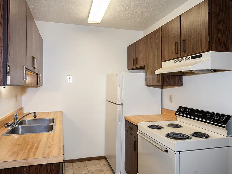 Fargo, ND Pacific Park 2 | 21B | Kitchen