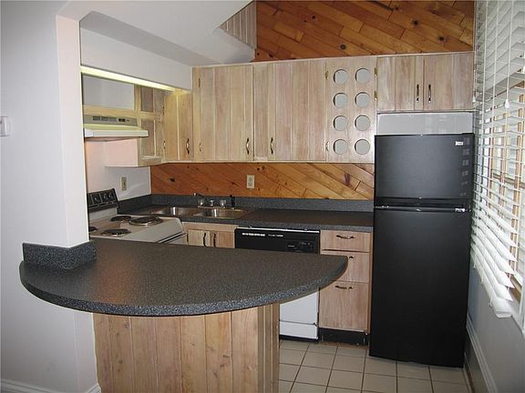 5th image of 3102 Saint Charles Ave APT 8