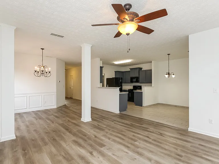610 Clairidge Ln — Photo 5