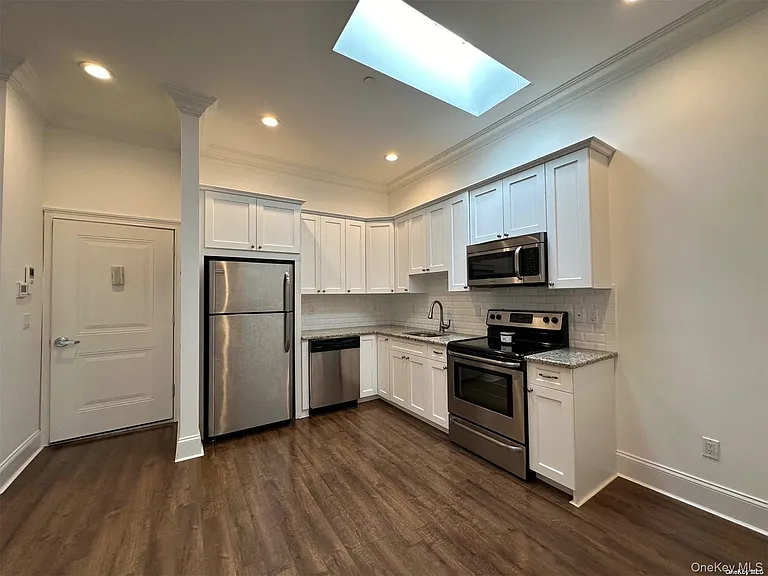50-3B Stewart Ave #3B — Photo 4