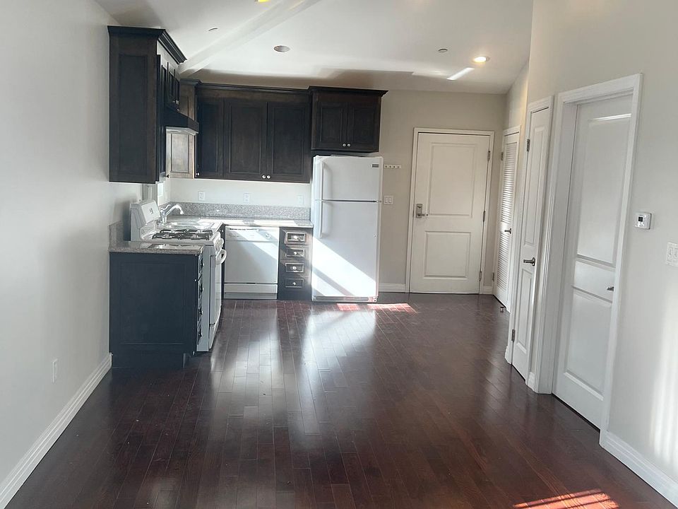 Dining/kitchen