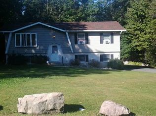 11 Stonegate Ct, Mount Pocono, PA 18344