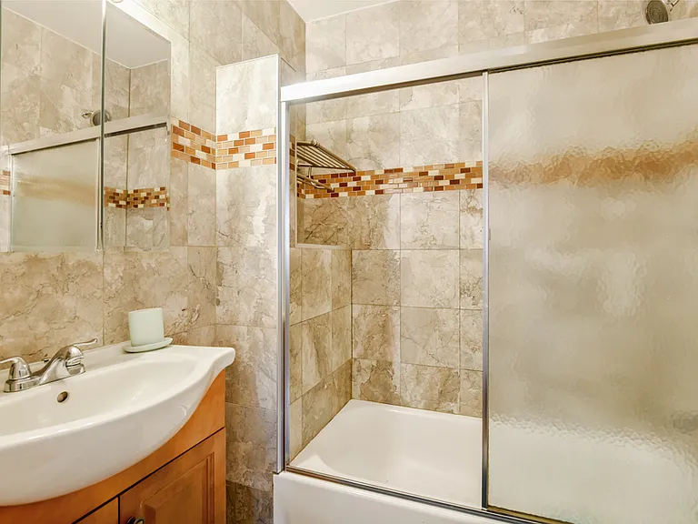 909 E 29th St #6G — Photo 7