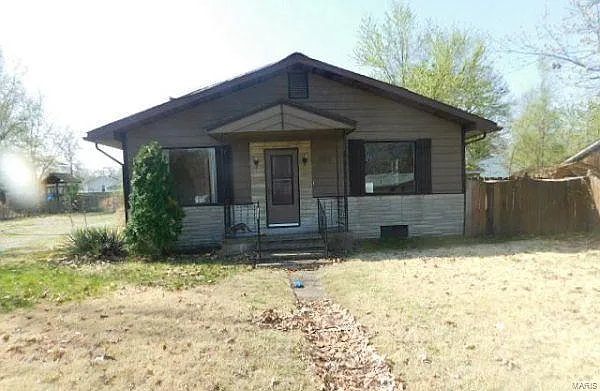 338 Pershing Ave photo 1
