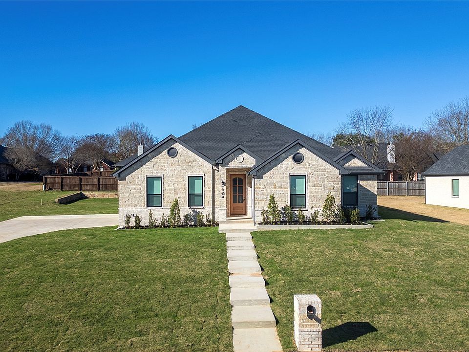 1st image of 904 Tannehill Way
