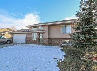 2211 Omaha Trl, Bar Nunn, WY 82601