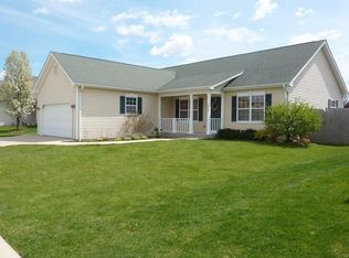 1327 E Pinecrest Ln, Elkhorn, WI 53121