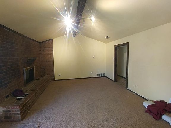 3rd image of 640 Pleasant Manor Ave