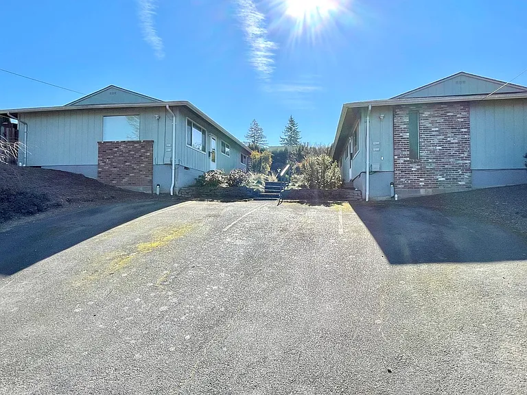 9004-9018 NE Oregon St — Photo 2