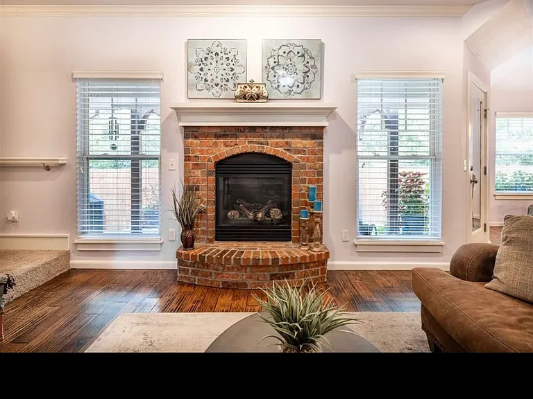3725 Oakridge Cir — Photo 3