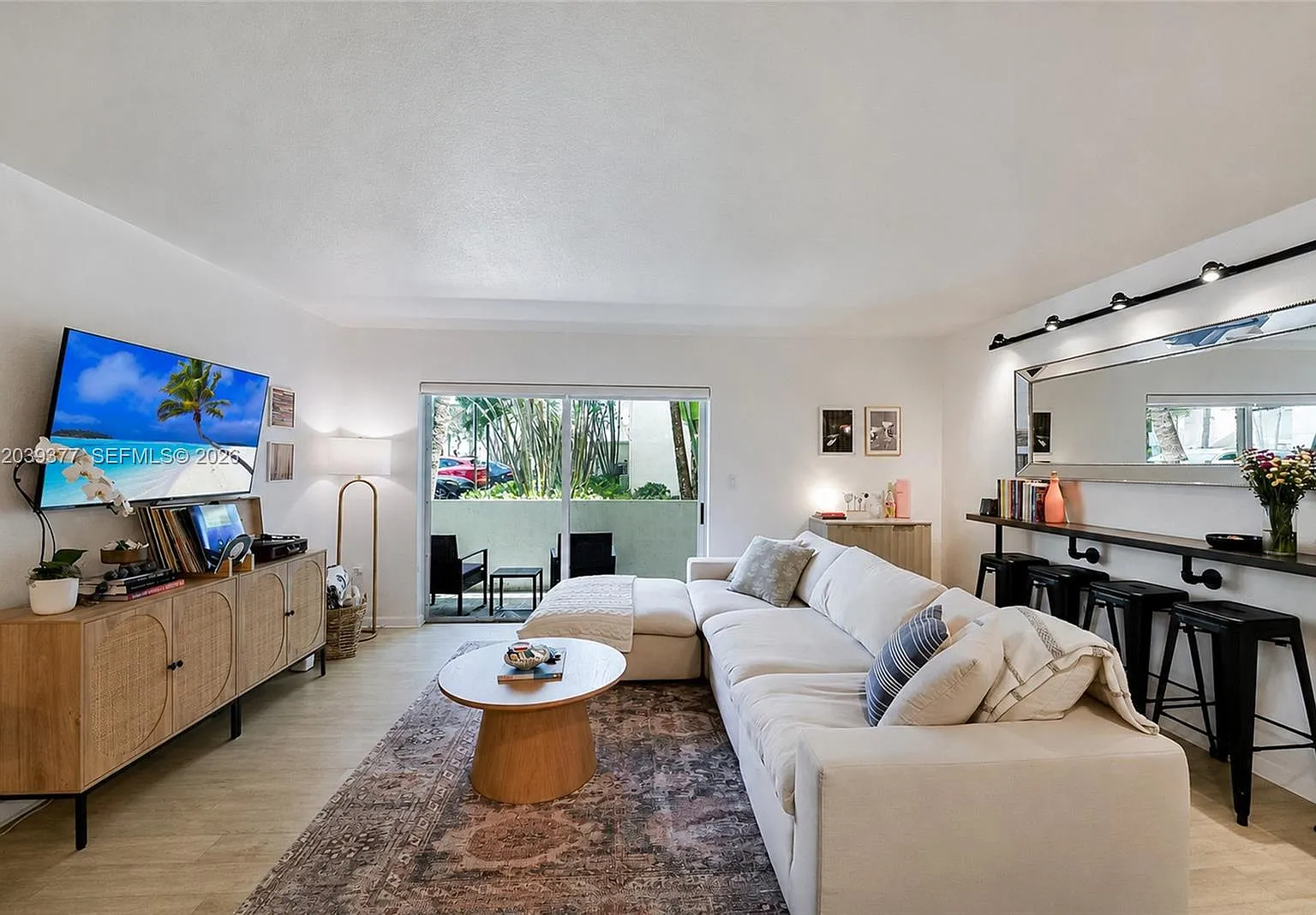 Palms Of Pinecrest Condo — Photo 1