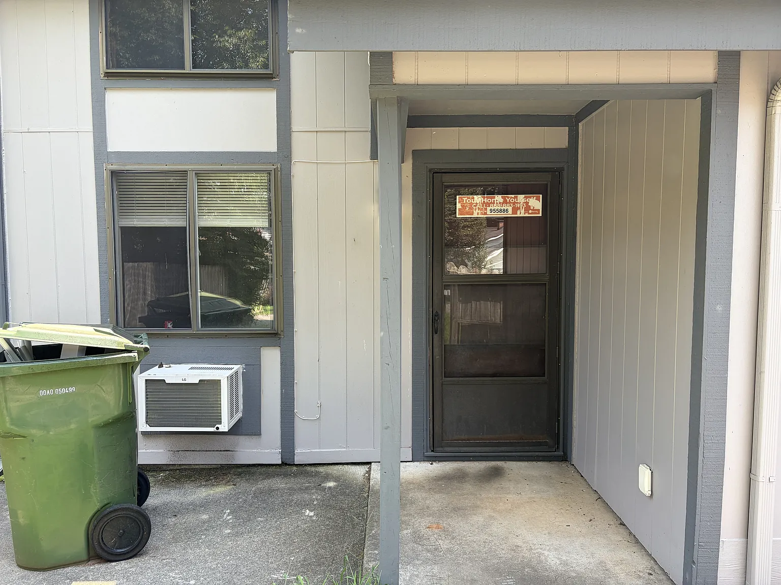 1422 Humes Ave NE — Photo 2