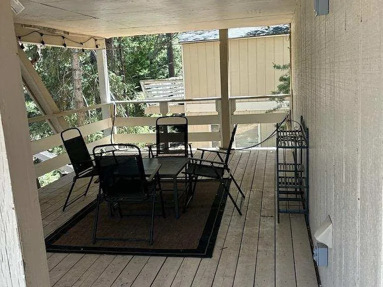 565 Rose Ln — Photo 6
