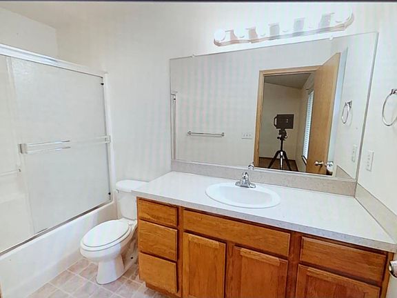 Master Bedroom Bathroom