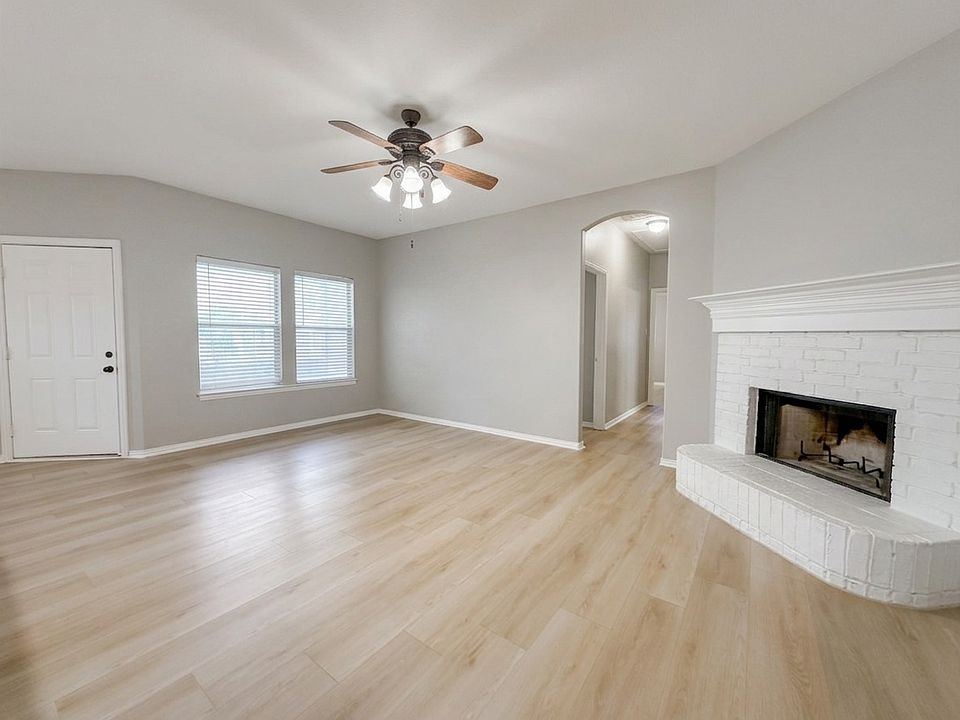 1st image of 821 Hickory St
