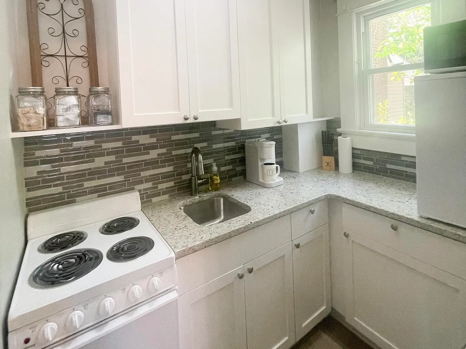 1 bed, 1.0 bath, $1,000 — Photo 2