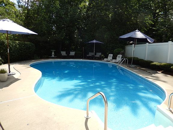 3rd image of 26 Wildwood Dr